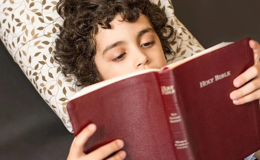 kidreadingbible